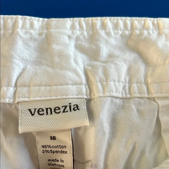 Venezia White Mini Cargo Skirt Resort Wear - Picture 2 of 3